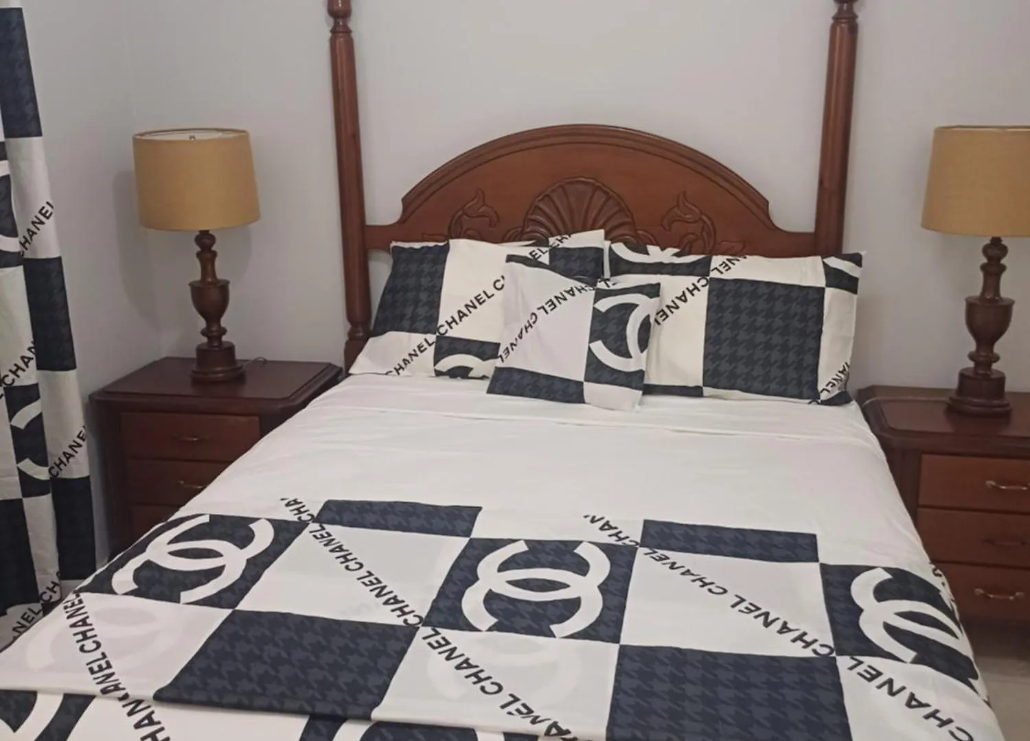 Royal Exquisite Deluxe Daire Kingston
