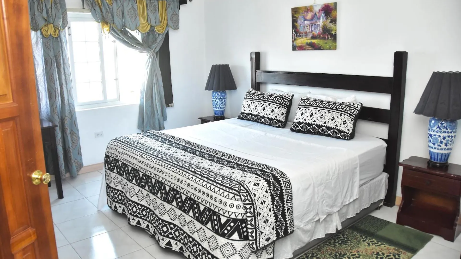 Royal Exquisite Deluxe Apartment Kingston